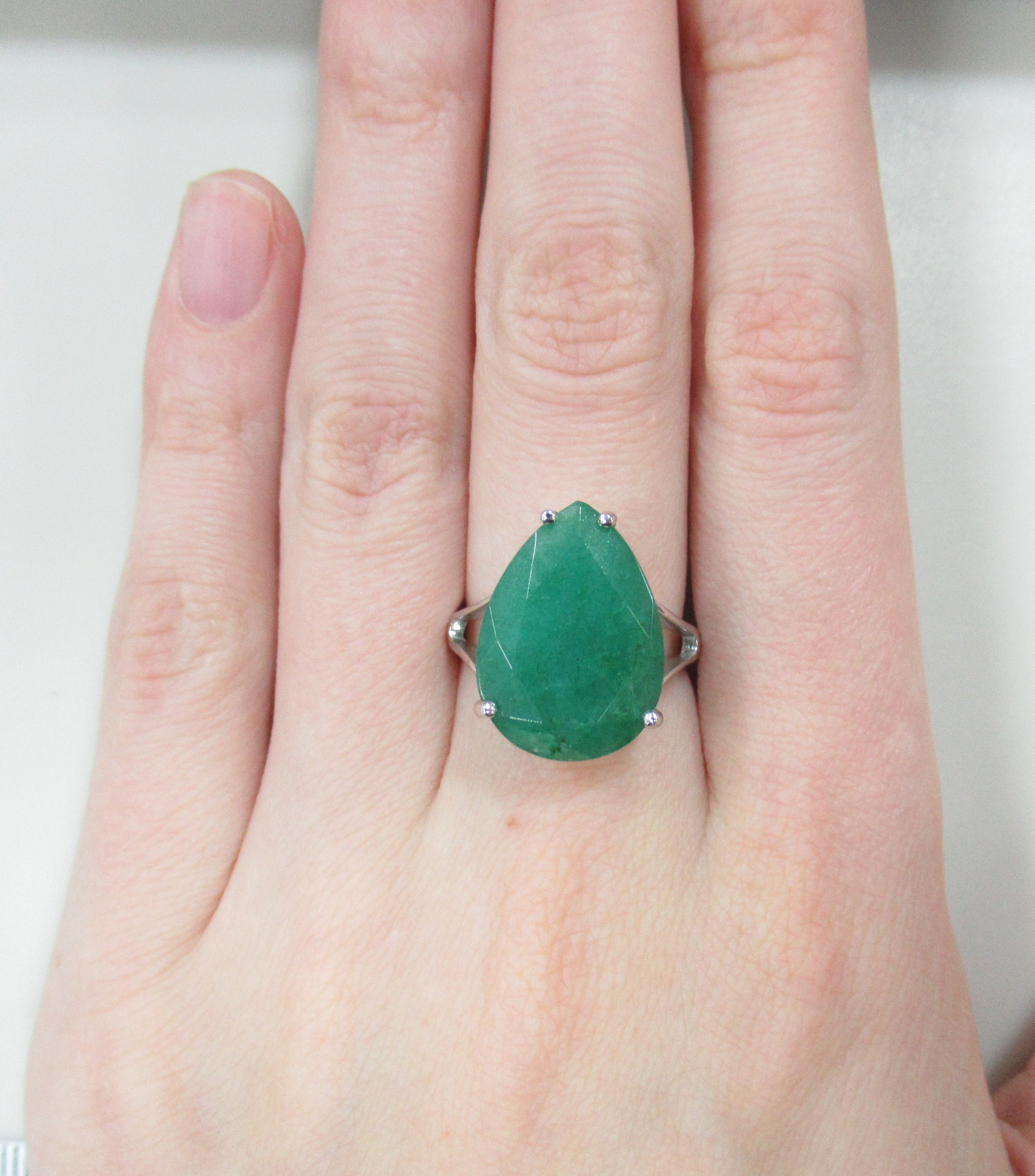 Серебряное кольцо с бериллом